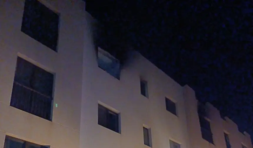 Incendio en la cuarta planta del edificio.