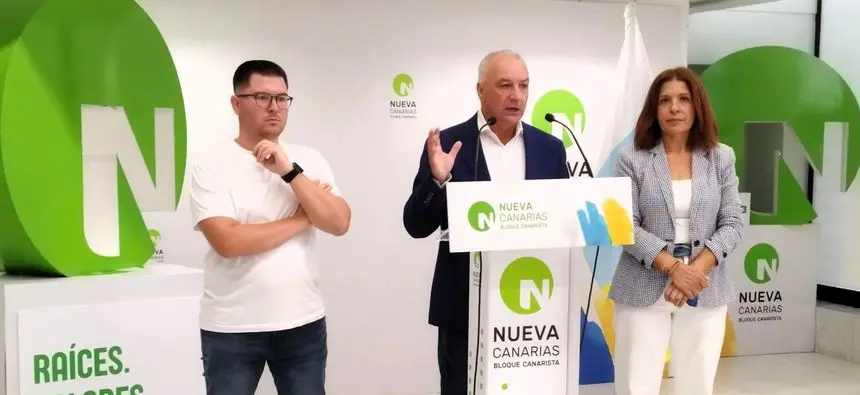 Luis Campos este jueves al frente de la rued ad eprensa que ofreció Nueva Canarias