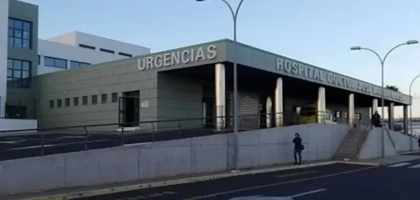 Imagen de la entrada al hospital de Lanzarote.