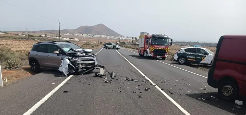 Imagen de cómo quedó uno de los vehículos tras el fuerte choque