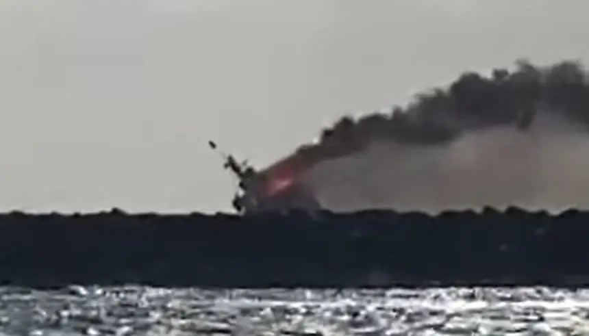 Estado actual del barco encallado en Órzola.