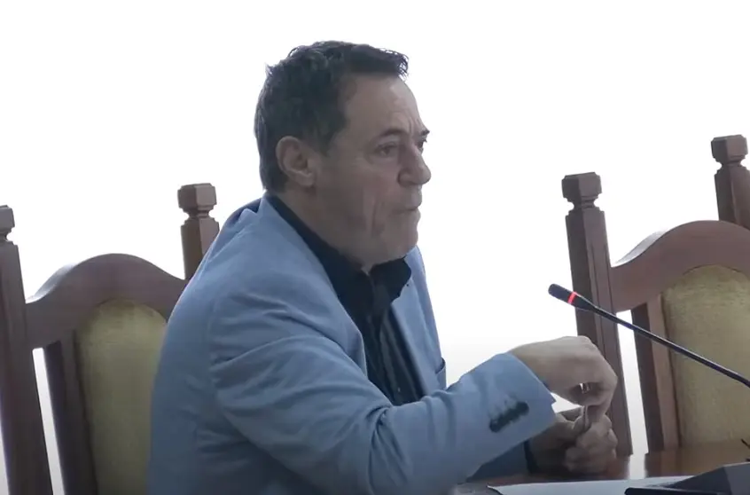 El portavoz de VOX este jueves durante su intervención en el pleno. 