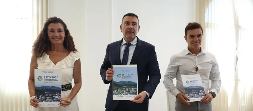 Oswaldo Betancort y Héctor Fernández en la firma del convenio con la ULPGC.