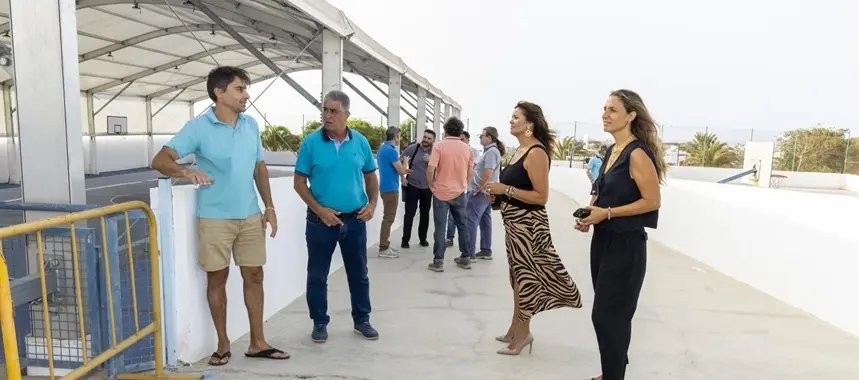 Olivia Duque, Eugenio Robayna y Mar Boronat en la cancha Costa Teguise.