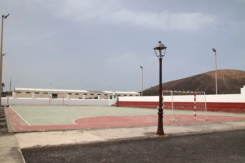 Cancha deportiva de Uga.