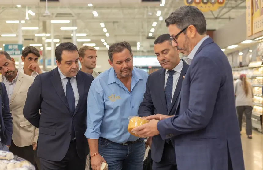 José Valle junto a Oswaldo Betancort y el resto de la delegación de Lanzarote durante su viaje a Texas