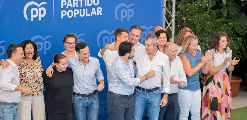 Los máximos responsables del PP canario con su compañero Miguel Tellado