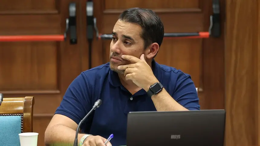 Yone Caraballo durante una comisión parlamentaria