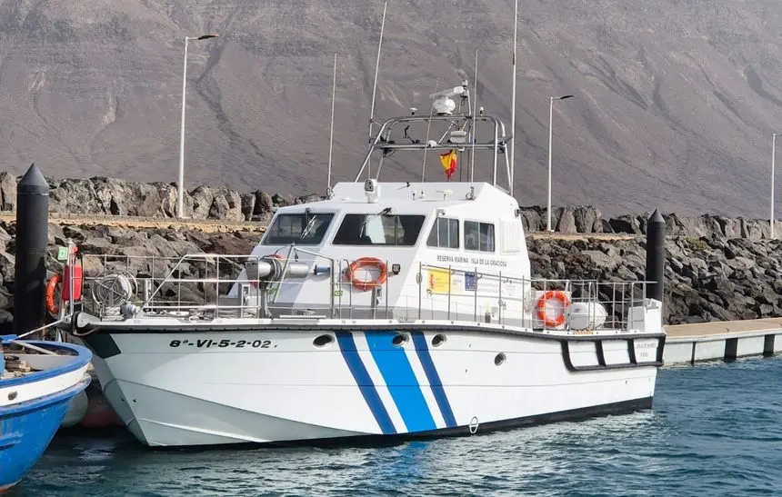 Imagen de una de las embarcaciones de la Reserva Marina de La Graciosa