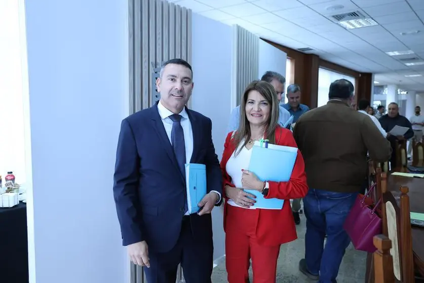 El presidente Oswaldo Betancort y la vicepresidenta María Jesús Tovar.