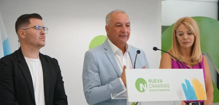 El nuevo líder de Nueva Canarias, Luis Campos, explicando este sábado los cambios en su partido