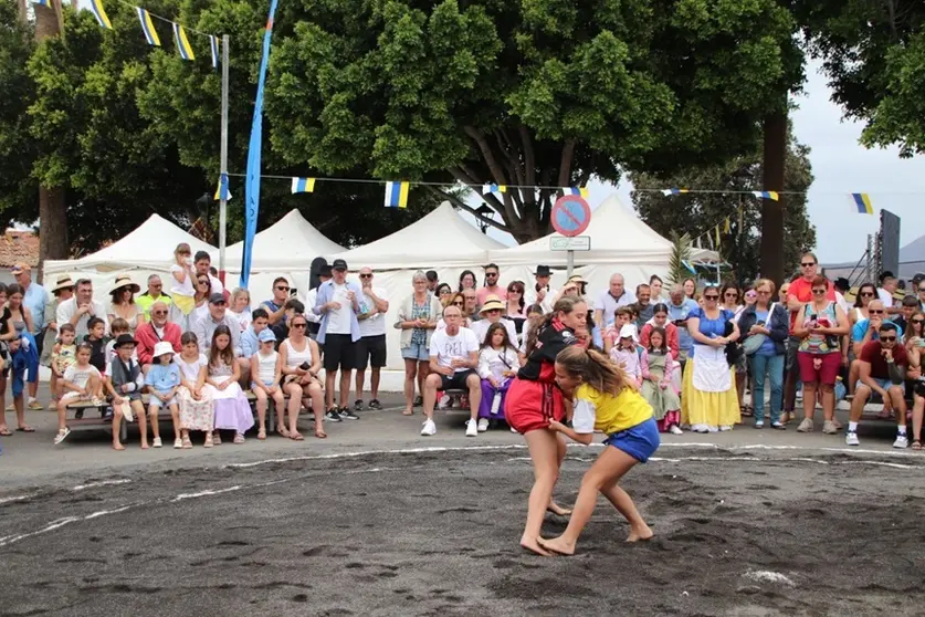 Luchada realizada por una de las escuelas deportivas de Yaiza.