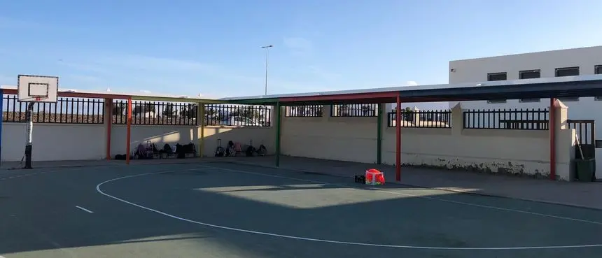 Imagen de la nueva cubierta del colegio de Playa Blanca