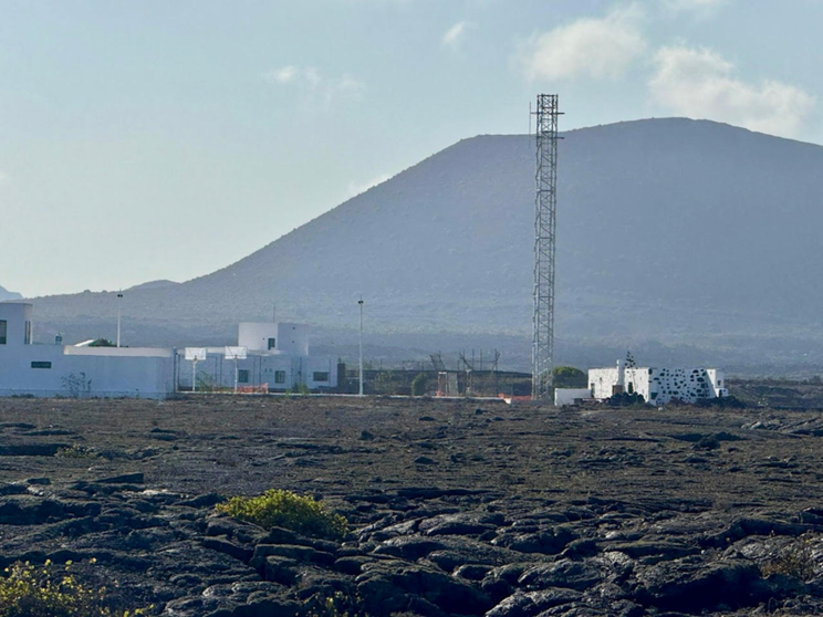 Torre de telecomunicaciones colocada en Masdache.