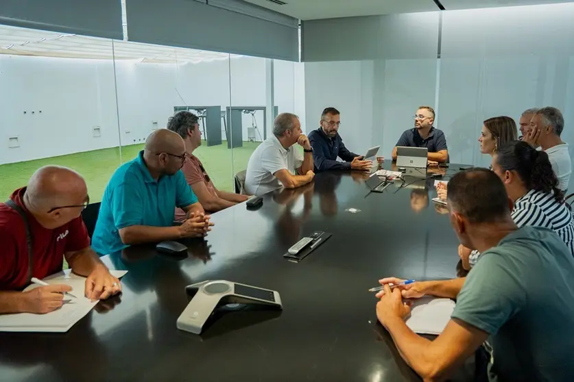Reunión de Echedey Eugenio y Jacobo Lemes con representantes de los trabajadores de  Urbaser.
