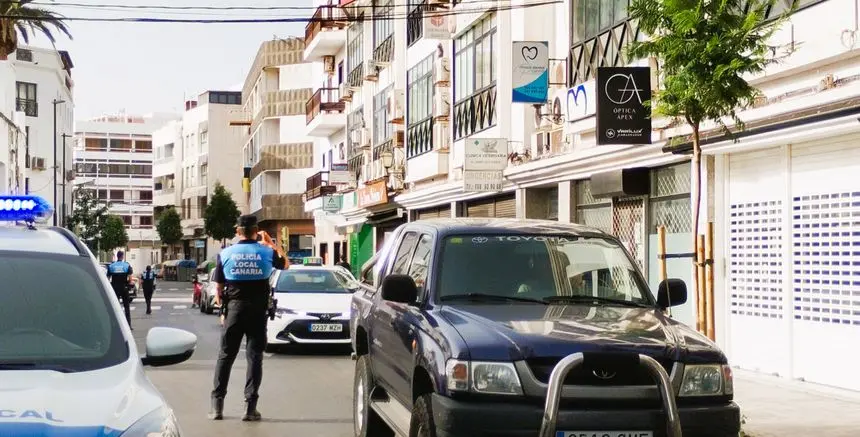 Despligue de la Policía Local de Arrecife para sensibilizar a los conductores sobre las imprudencias al volante.