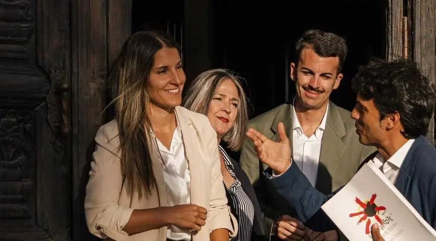 Jenifer Galaìn (PSOE) junto con otros concejales en Teguise
