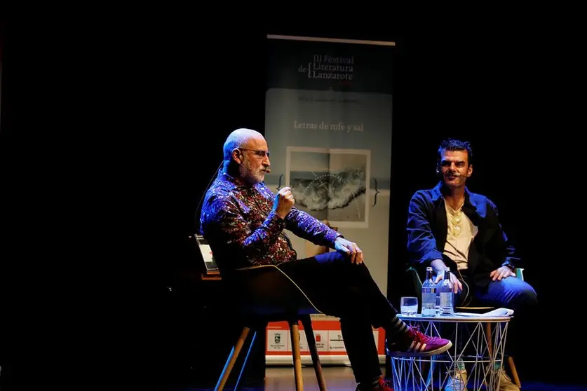 Fernando Aramburu en su charla en Lanzarote.