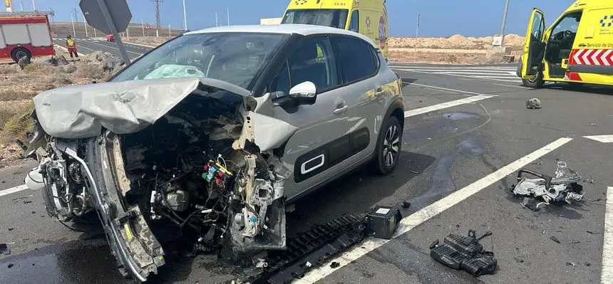 Imagen del terrible aspecto en el que quedó uno de los vehículos siniestrados