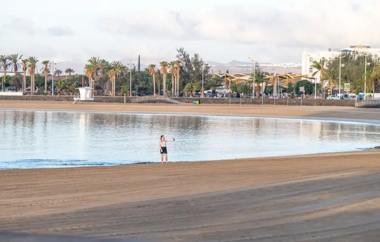 La playa de El Reducto este jueves, tras ser reabierta al baño.