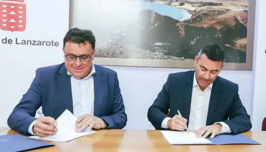 Manuel Miranda con Oswaldo Betancort en una de las muchas visitas que ha hecho estos años al Cabildo de Lanzarote.