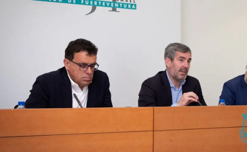 Manuel Miranda en una imagen de archivo con Fernando Clavijo.