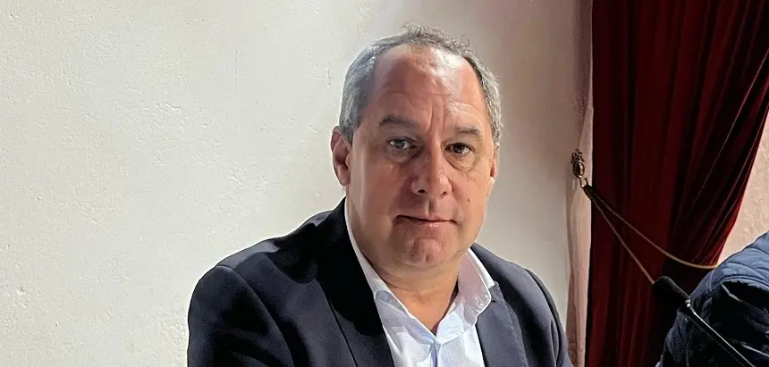 Juan Monzón en un pleno del Ayuntamiento de Yaiza.