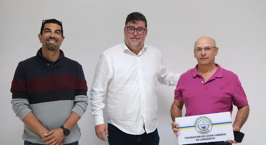 El concejal de Deportes, el alcalde de San Bartolomé y el representante de la Federación.