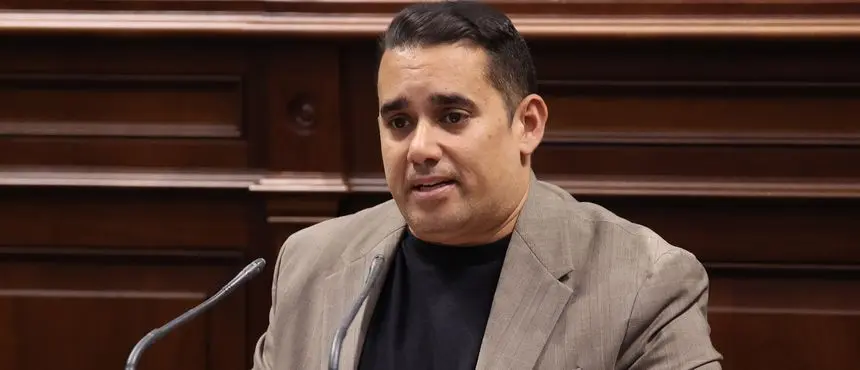 Yoné Caraballo en el Parlamento autonómico