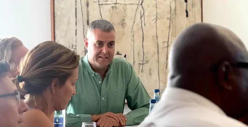 Imagen de Francisco Javier Aparicio presidiendo el encuentro de este lunes.