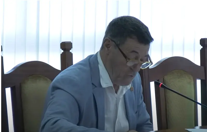 Óscar Pérez durante una de sus intervenciones en el último pleno del Cabildo de Lanzarote. 