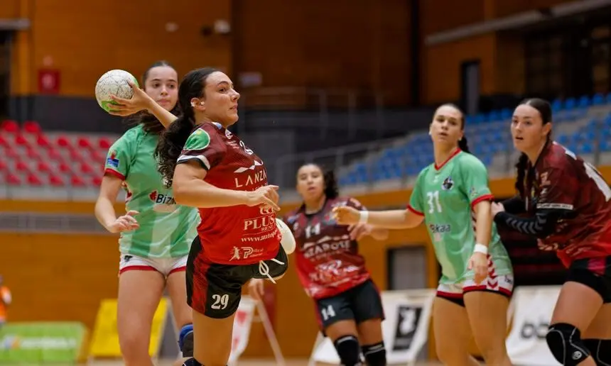 Una de las jugadas del emocionante encuentro.