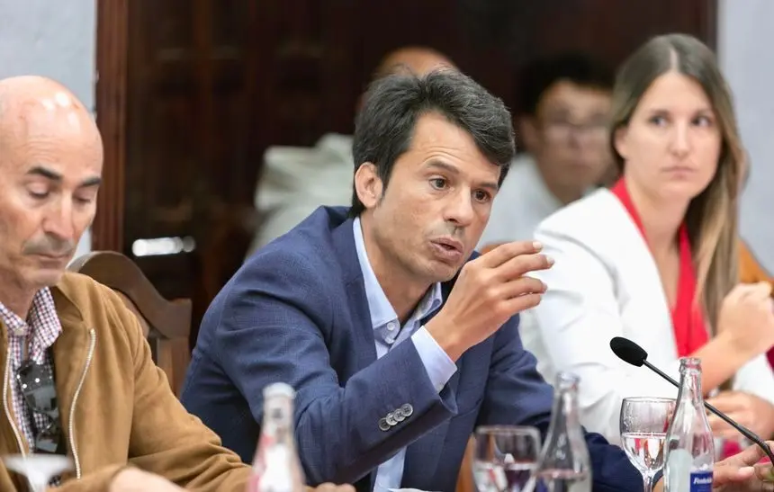 Marcos Bergaz en un pleno de Teguise