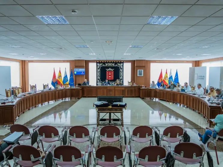Pleno Cabildo con la ausencia de la oposición.