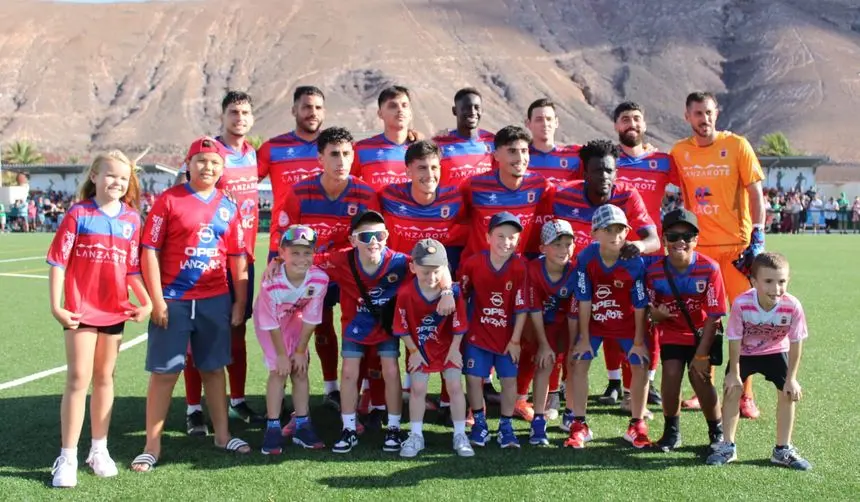 Imagen de archivo de los jugadores de la UD Lanzarote.