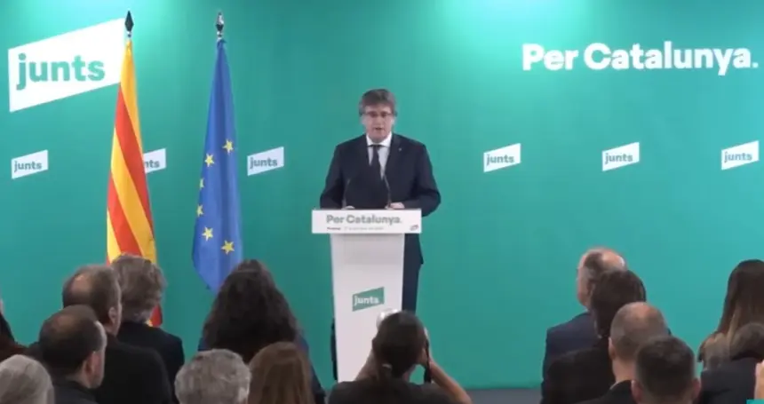 Imagen de la rueda de prensa que ha ofrecido este lunes por la tarde Carles Puigdemont.