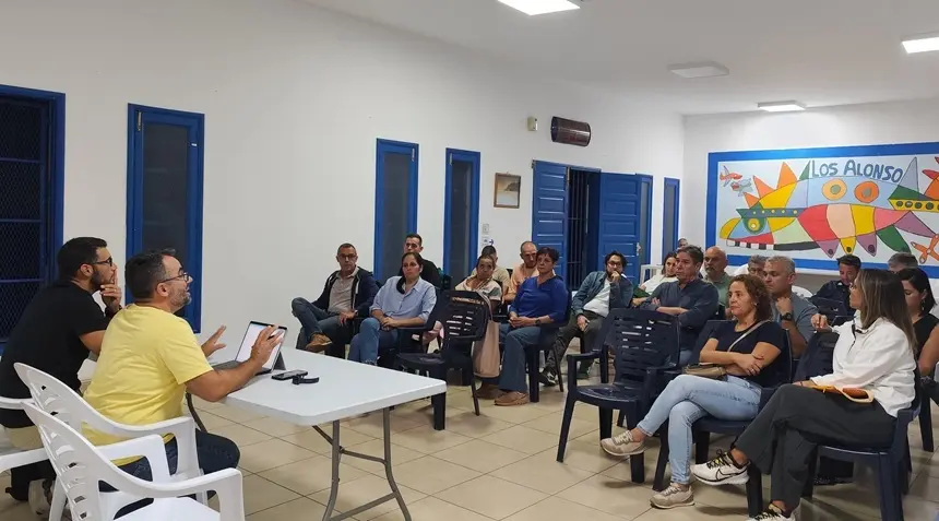 Momento del encuentro de los nacionalistas en el barrio arrecifeño.