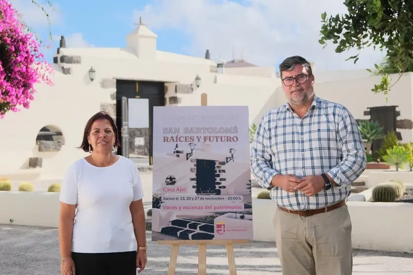 Isidro Pérez junto a Alma González presentando las II Jornadas de Patrimonio.