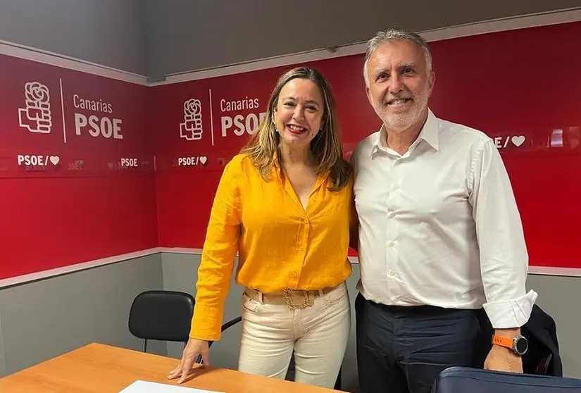 María Dolores Corujo con Ángel Víctor Torres en la sede del PSOE canario.