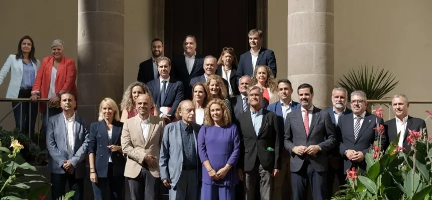 Astrid Pérez junto al resto de ponentes.