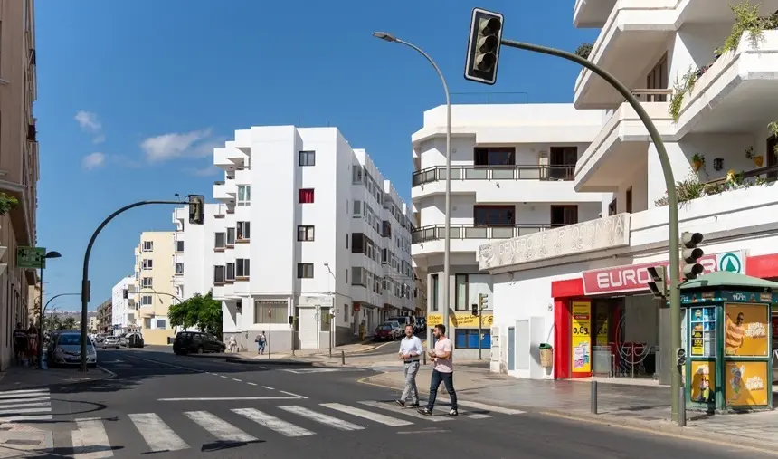 El alcalde Yonathan de León y el concejal de Movilidad y Transportes, Mario González  Altube.