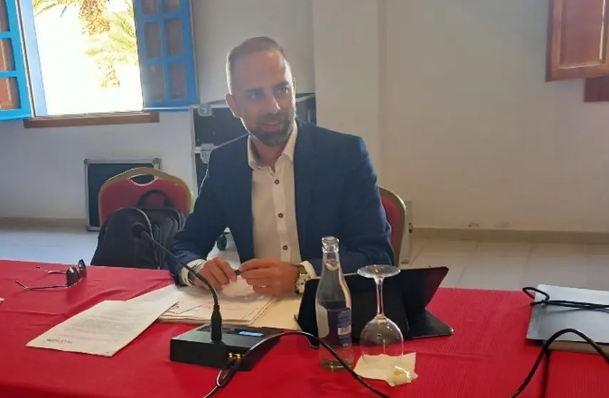 Jonás Álvarez en sesión plenaria.