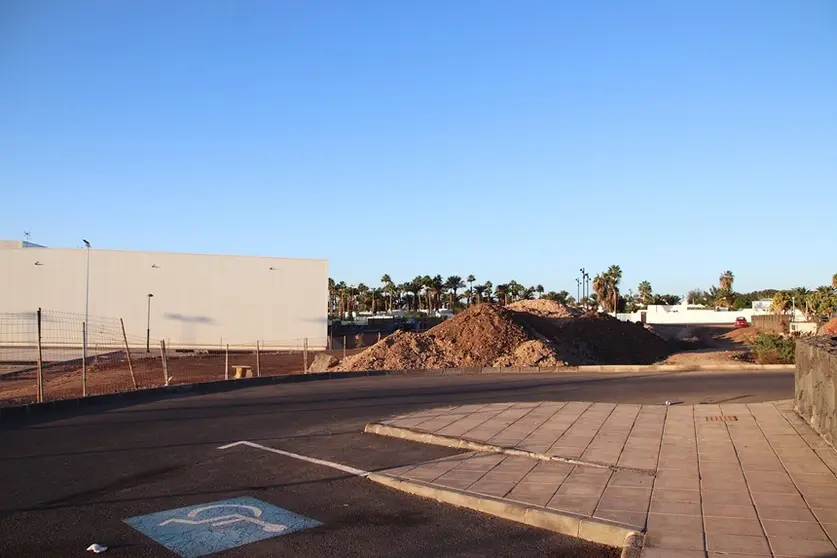 Emplazamiento de ejecución de obras del centro de salud de Playa Blanca.