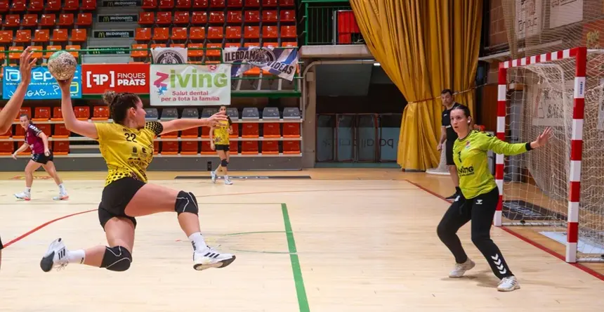 Una de las jugadas de las jugadoras del Puerto del Carmen.