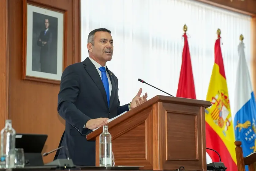 Oswaldo Betancort durante el Debate del Estado de la Isla.