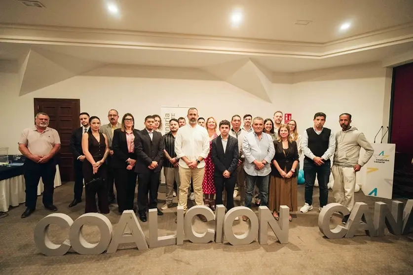 Emilio Machín junto a sus compañeros del comité local de Yaiza.