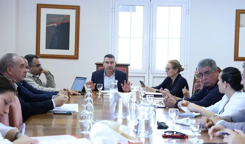 Imagen del encuentro de la Asamblea del Consorcio presidida por Oswaldo Betancort.