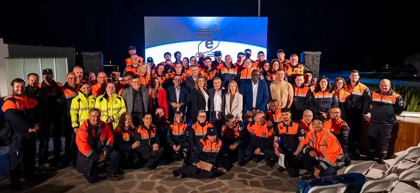 Imagen de los voluntarios posando para la foto del recuerdo.