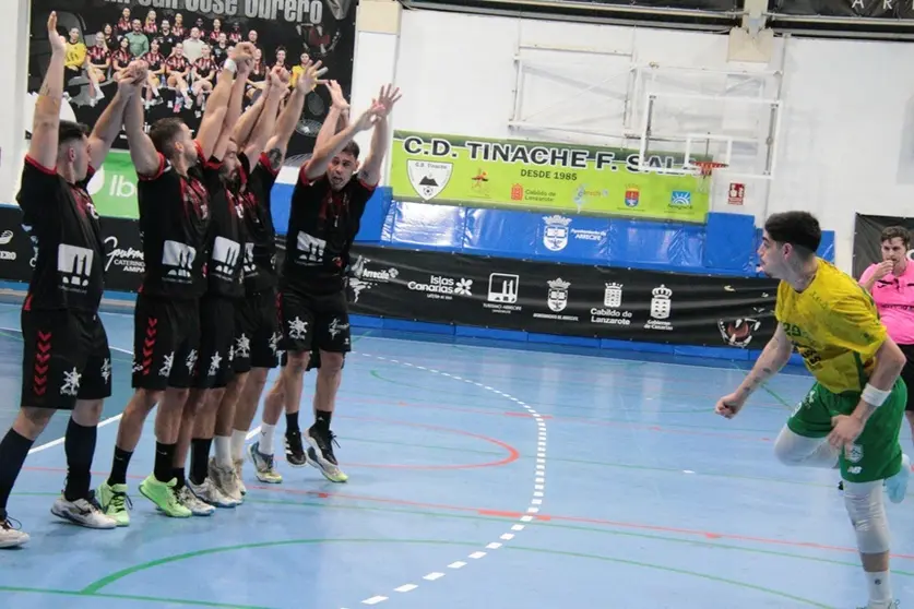 Imagen de una de las jugadas importantes del choque.