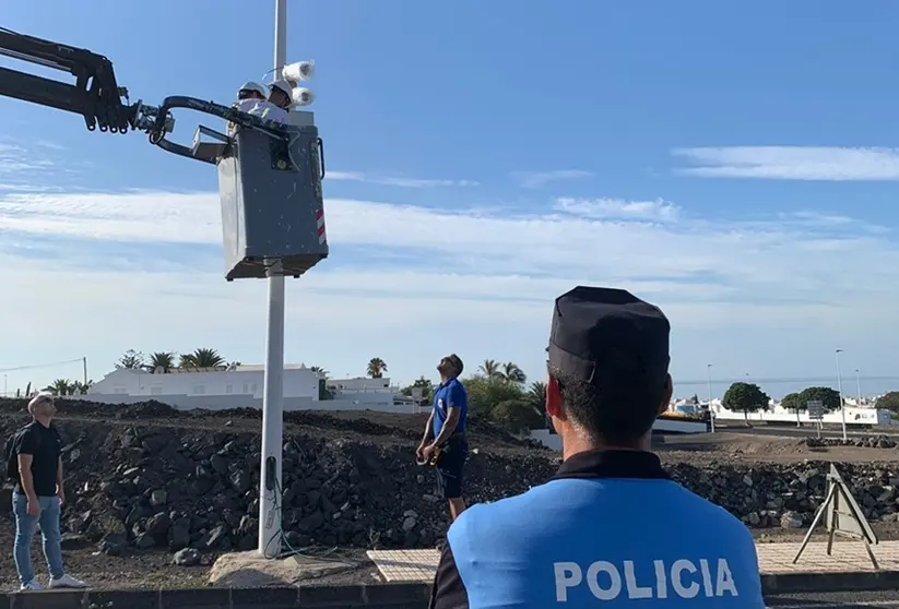 Colocación de cámaras de seguridad en Puerto del Carmen.